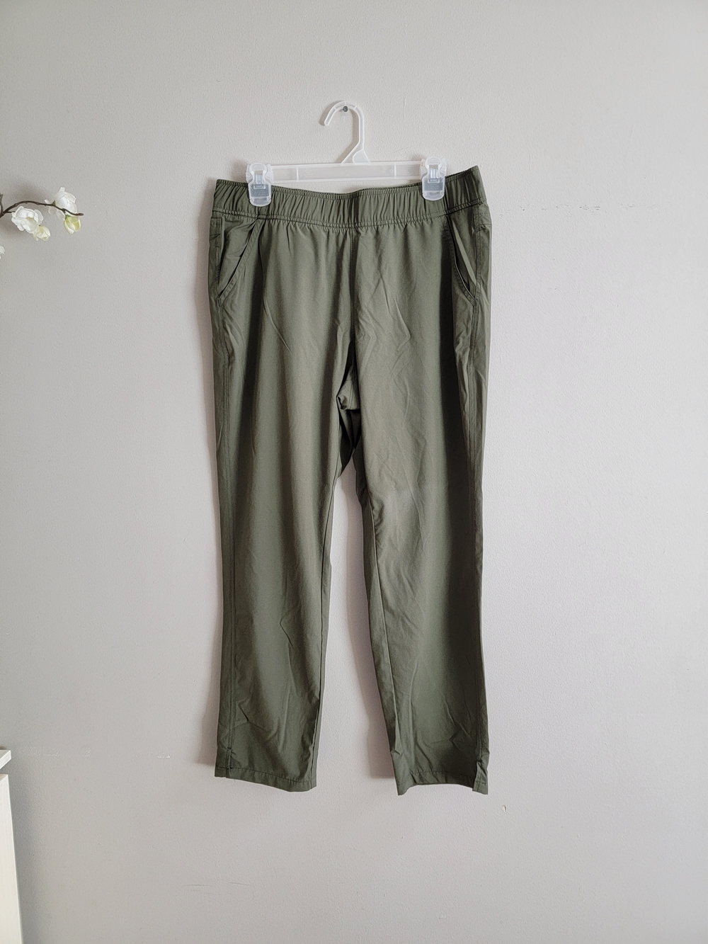 Eddie Bauer Olive Green Cropped Active Pants Size Large
